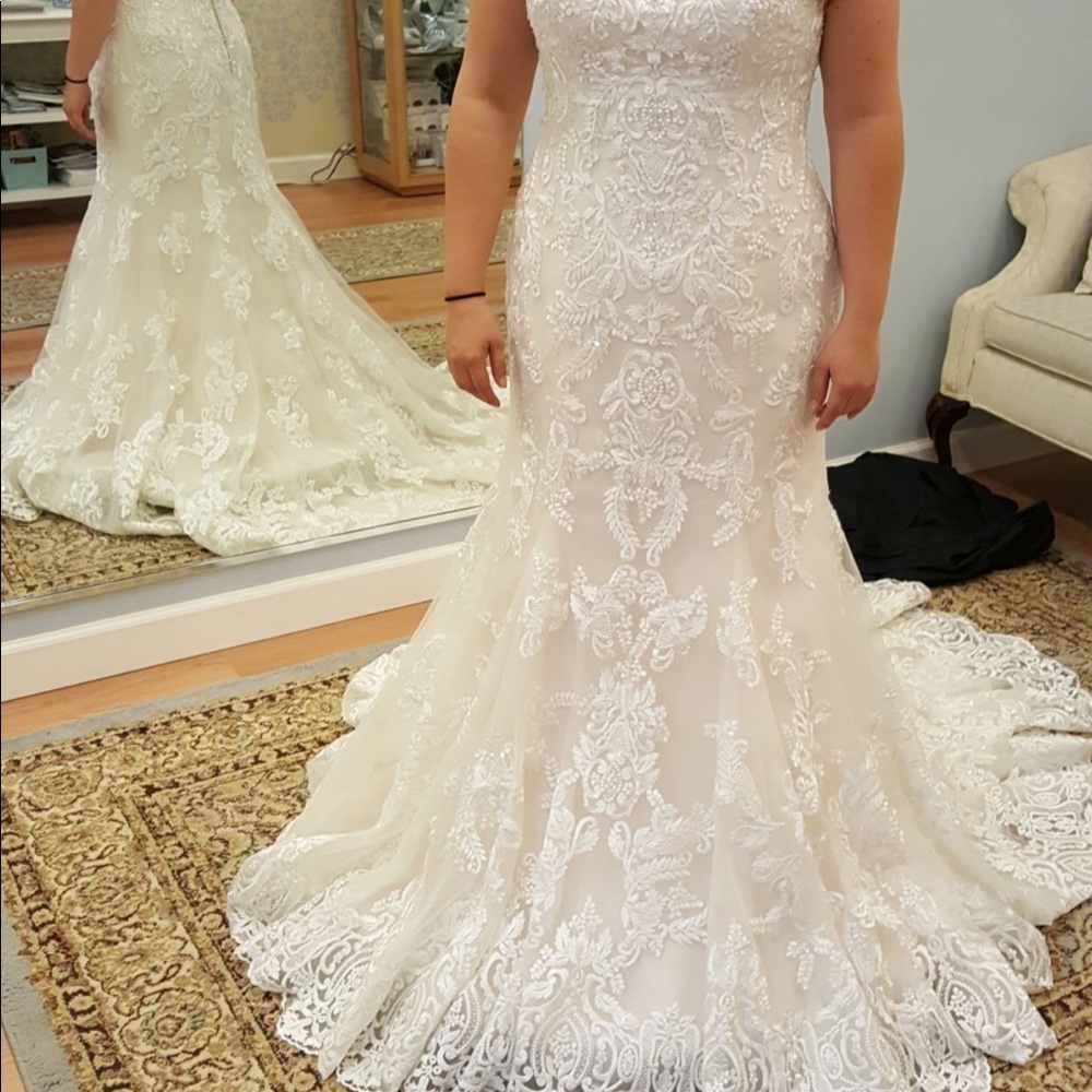 New Maggie Sottero wedding discontinued style - Picture 3 of 8